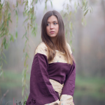 Mittelalterkleid in rot und gold; Foto von chiggo photography; Model: Simone Fladung
