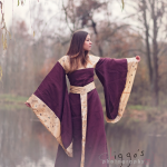Mittelalterkleid in rot und gold; Foto von chiggo photography; Model: Simone Fladung