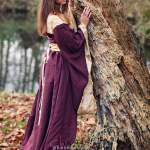 Mittelalterkleid in rot und gold; Foto von chiggo photography; Model: Simone Fladung