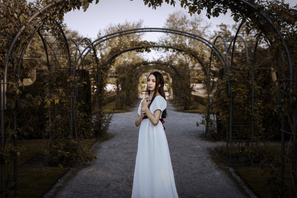 Empirekleid Rose von Gewandfantasien, Model Gizzy Lovett, Fotografin Selenophile Art