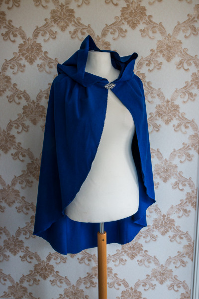 kurzer Umhang blau