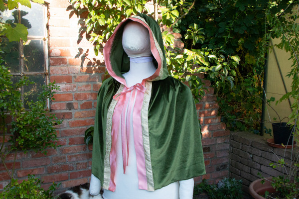 kurzer Umhang Samt moosgrün