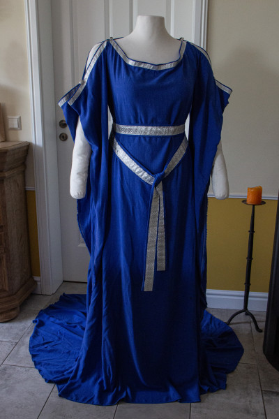 Mittelalterkleid Ceres mit langer Schleppe blau
