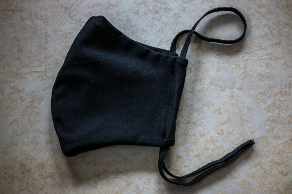 Maske aus Stoff schwarz