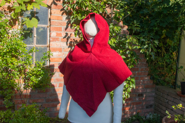 Skjoldehamm Gugel dunkelrot Walkwolle